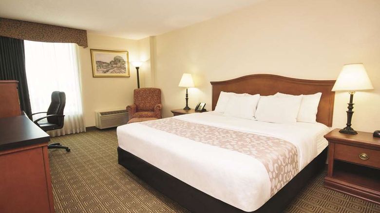 <b>La Quinta Inn & Suites Downtown Room</b>. Images powered by <a href="https://iceportal.shijigroup.com/" title="IcePortal" target="_blank">IcePortal</a>.