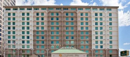 La Quinta Inn & Suites Downtown Exterior