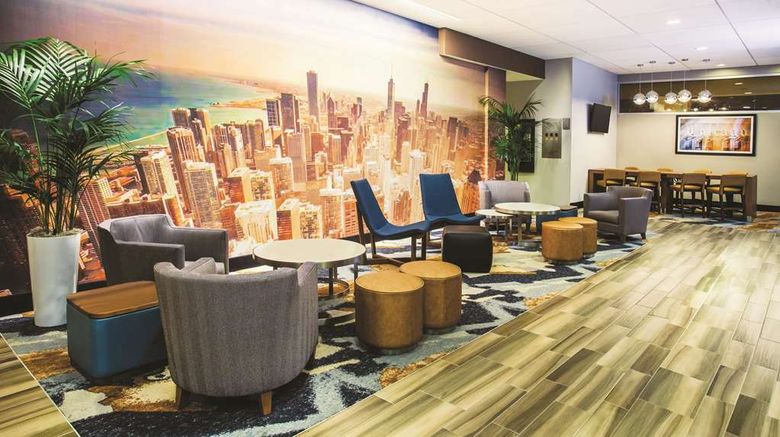 <b>La Quinta Inn & Suites Chicago Downtown Lobby</b>. Images powered by <a href="https://iceportal.shijigroup.com/" title="IcePortal" target="_blank">IcePortal</a>.