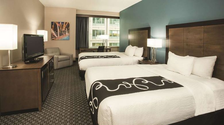 <b>La Quinta Inn & Suites Chicago Downtown Room</b>. Images powered by <a href="https://iceportal.shijigroup.com/" title="IcePortal" target="_blank">IcePortal</a>.