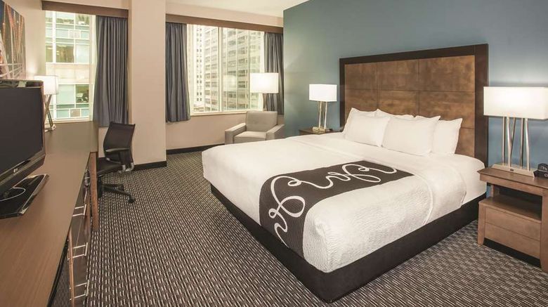 <b>La Quinta Inn & Suites Chicago Downtown Room</b>. Images powered by <a href="https://iceportal.shijigroup.com/" title="IcePortal" target="_blank">IcePortal</a>.