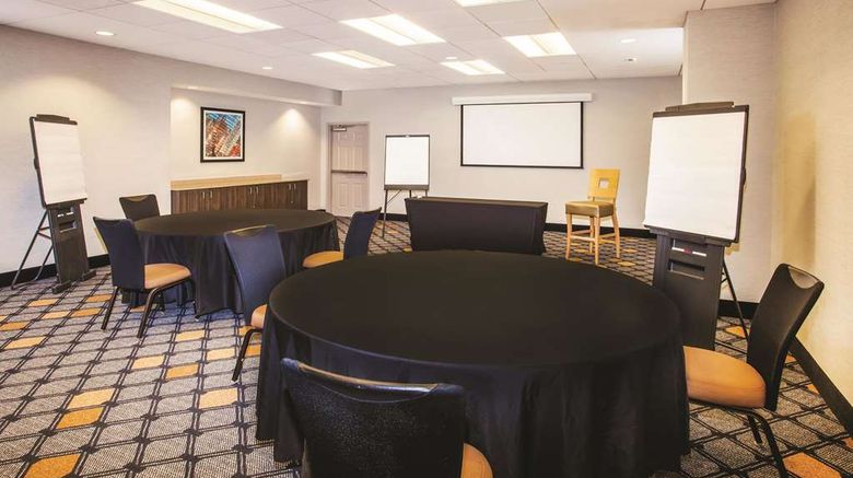 <b>La Quinta Inn & Suites Chicago Downtown Meeting</b>. Images powered by <a href="https://iceportal.shijigroup.com/" title="IcePortal" target="_blank">IcePortal</a>.
