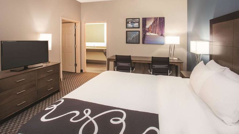 <b>La Quinta Inn & Suites Chicago Downtown Suite</b>. Images powered by <a href="https://iceportal.shijigroup.com/" title="IcePortal" target="_blank">IcePortal</a>.