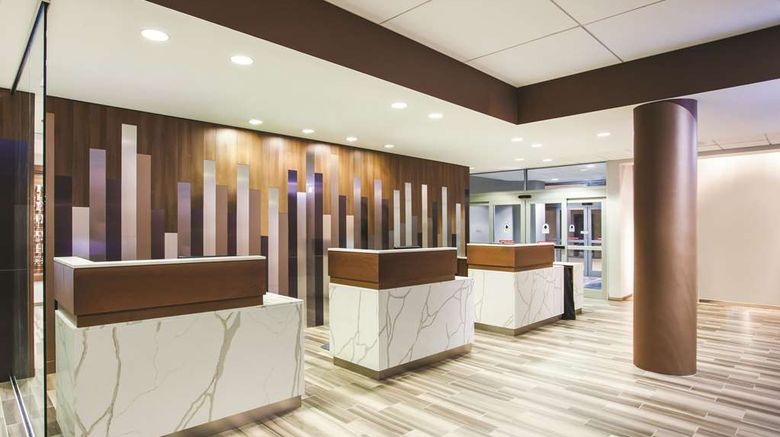 <b>La Quinta Inn & Suites Chicago Downtown Lobby</b>. Images powered by <a href="https://iceportal.shijigroup.com/" title="IcePortal" target="_blank">IcePortal</a>.