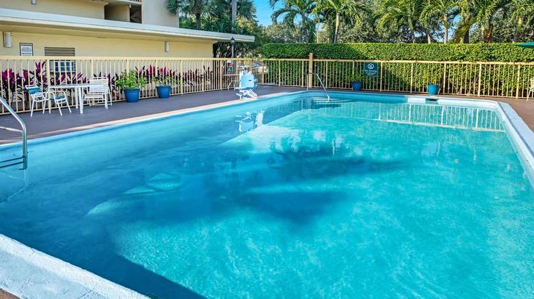 <b>La Quinta Inn West Palm Beach Pool</b>. Images powered by <a href="https://iceportal.shijigroup.com/" title="IcePortal" target="_blank">IcePortal</a>.