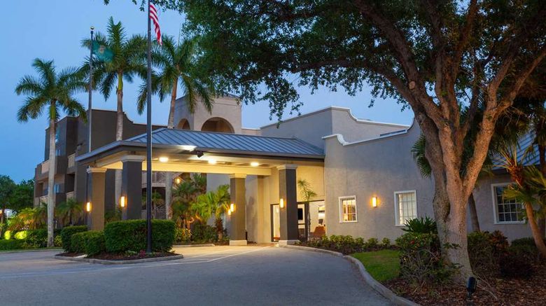 <b>La Quinta Inn & Suites Fort Myers Exterior</b>. Images powered by <a href="https://iceportal.shijigroup.com/" title="IcePortal" target="_blank">IcePortal</a>.