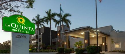 La Quinta Inn & Suites Fort Myers Exterior