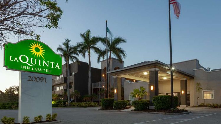 La Quinta Inn & Suites Fort Myers Exterior