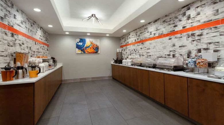 <b>La Quinta Inn & Suites Fort Myers Restaurant</b>. Images powered by <a href="https://iceportal.shijigroup.com/" title="IcePortal" target="_blank">IcePortal</a>.