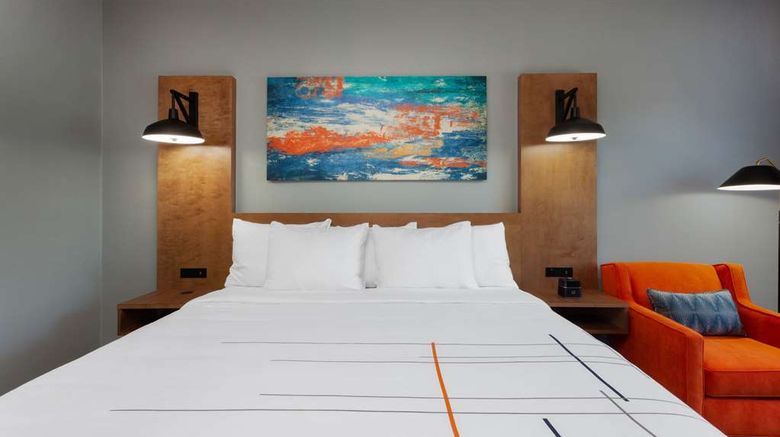 <b>La Quinta Inn & Suites Fort Myers Room</b>. Images powered by <a href="https://iceportal.shijigroup.com/" title="IcePortal" target="_blank">IcePortal</a>.