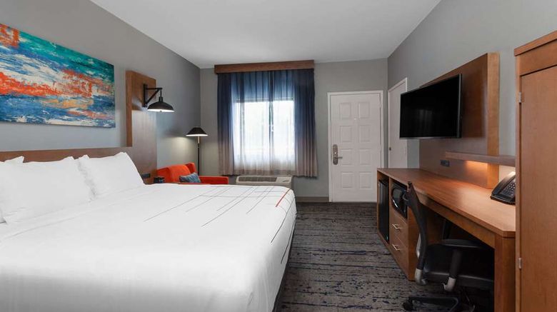 <b>La Quinta Inn & Suites Fort Myers Room</b>. Images powered by <a href="https://iceportal.shijigroup.com/" title="IcePortal" target="_blank">IcePortal</a>.