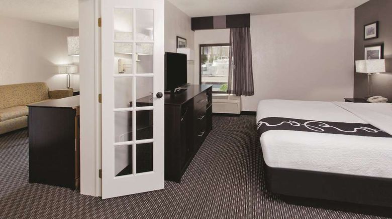 <b>La Quinta Inn Charleston Riverview Suite</b>. Images powered by <a href="https://iceportal.shijigroup.com/" title="IcePortal" target="_blank">IcePortal</a>.