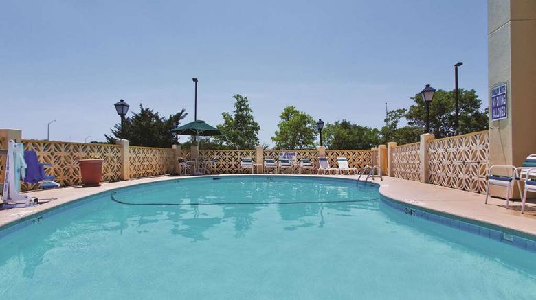<b>La Quinta Inn Charleston Riverview Pool</b>. Images powered by <a href="https://iceportal.shijigroup.com/" title="IcePortal" target="_blank">IcePortal</a>.