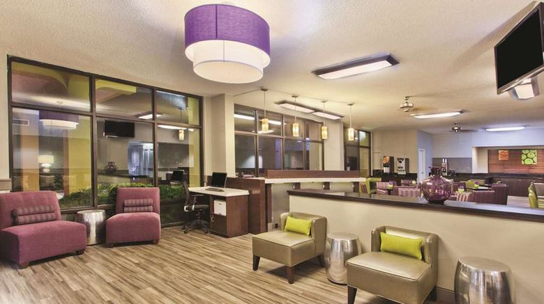 <b>La Quinta Inn Charleston Riverview Lobby</b>. Images powered by <a href="https://iceportal.shijigroup.com/" title="IcePortal" target="_blank">IcePortal</a>.