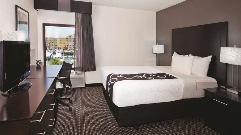 <b>La Quinta Inn Charleston Riverview Room</b>. Images powered by <a href="https://iceportal.shijigroup.com/" title="IcePortal" target="_blank">IcePortal</a>.