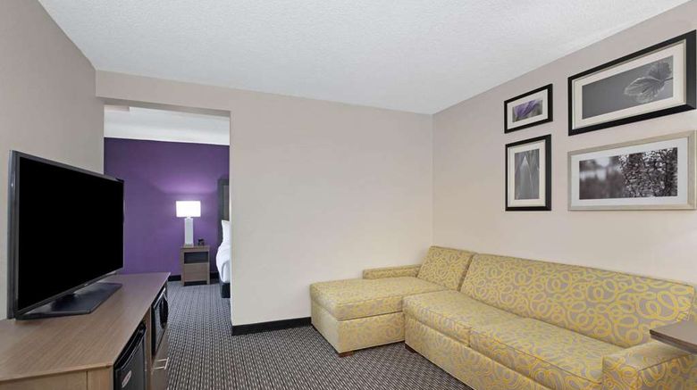 <b>La Quinta Inn & Suites Rancho Cordova Suite</b>. Images powered by <a href="https://iceportal.shijigroup.com/" title="IcePortal" target="_blank">IcePortal</a>.