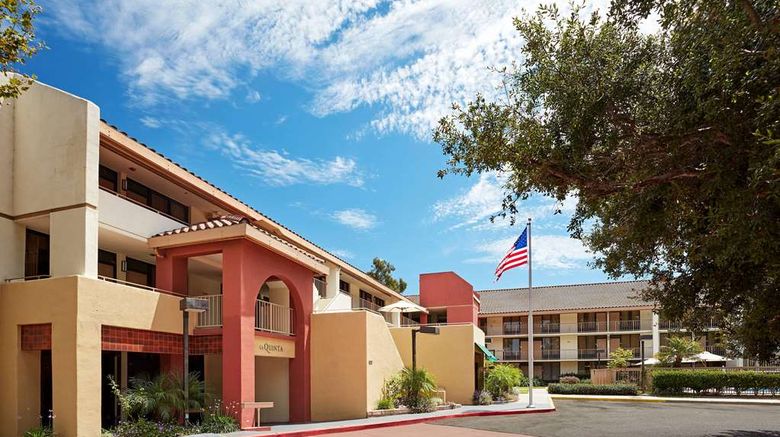 <b>La Quinta Inn & Suites Thousand Oaks Exterior</b>. Images powered by <a href="https://iceportal.shijigroup.com/" title="IcePortal" target="_blank">IcePortal</a>.