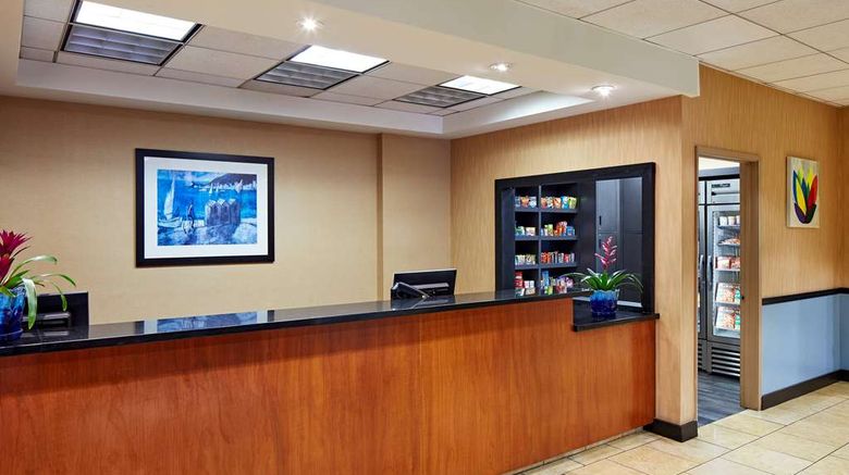 <b>La Quinta Inn & Suites Thousand Oaks Lobby</b>. Images powered by <a href="https://iceportal.shijigroup.com/" title="IcePortal" target="_blank">IcePortal</a>.