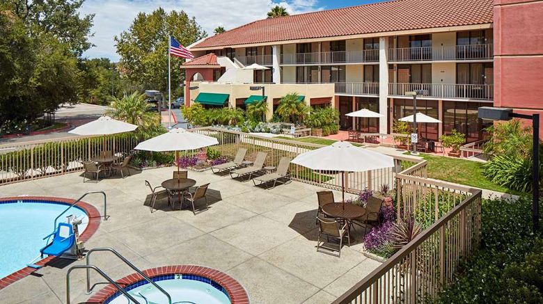 <b>La Quinta Inn & Suites Thousand Oaks Exterior</b>. Images powered by <a href="https://iceportal.shijigroup.com/" title="IcePortal" target="_blank">IcePortal</a>.