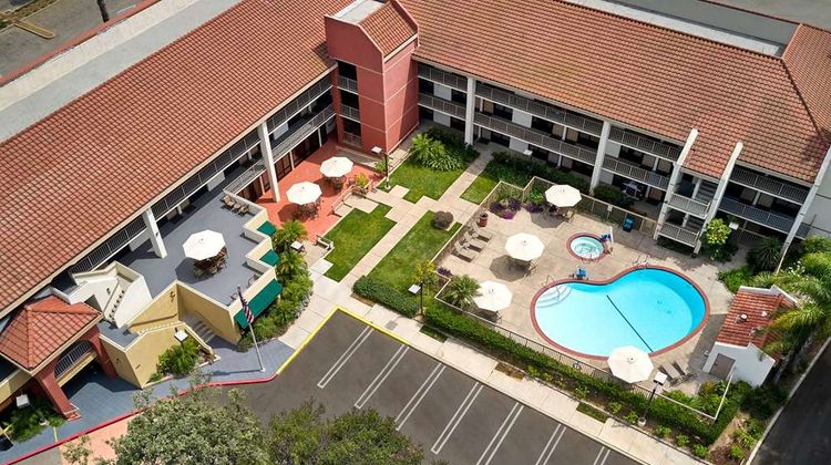La Quinta Inn & Suites Thousand Oaks Exterior