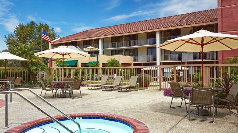 <b>La Quinta Inn & Suites Thousand Oaks Pool</b>. Images powered by <a href="https://iceportal.shijigroup.com/" title="IcePortal" target="_blank">IcePortal</a>.