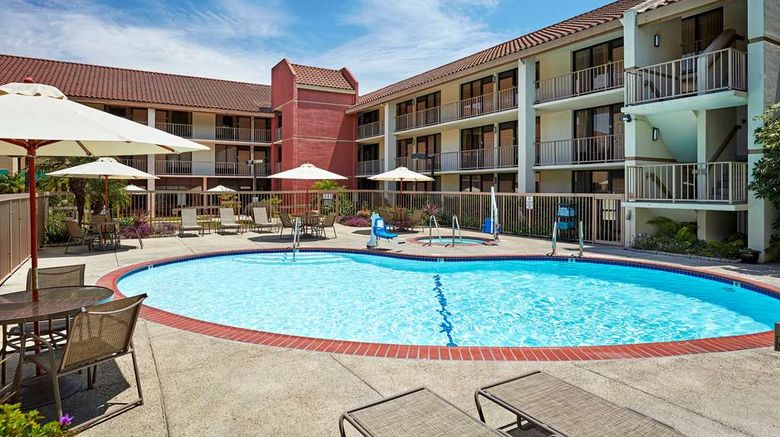 <b>La Quinta Inn & Suites Thousand Oaks Pool</b>. Images powered by <a href="https://iceportal.shijigroup.com/" title="IcePortal" target="_blank">IcePortal</a>.