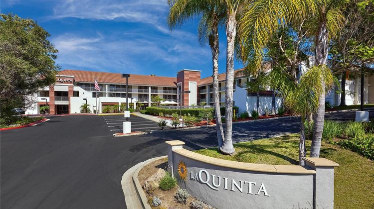 La Quinta Inn & Suites Thousand Oaks Exterior