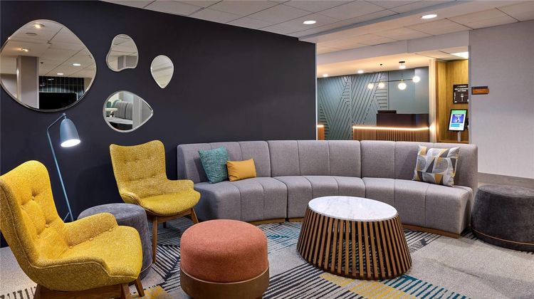 La Quinta Inn & Suites Thousand Oaks Lobby
