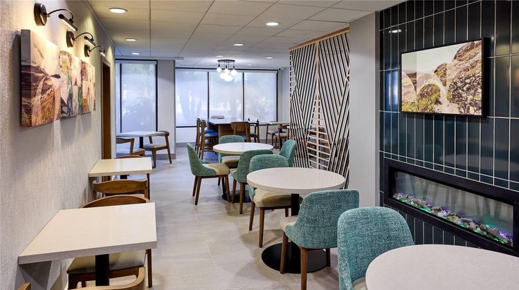 La Quinta Inn & Suites Thousand Oaks Restaurant