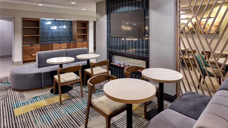 La Quinta Inn & Suites Thousand Oaks Lobby