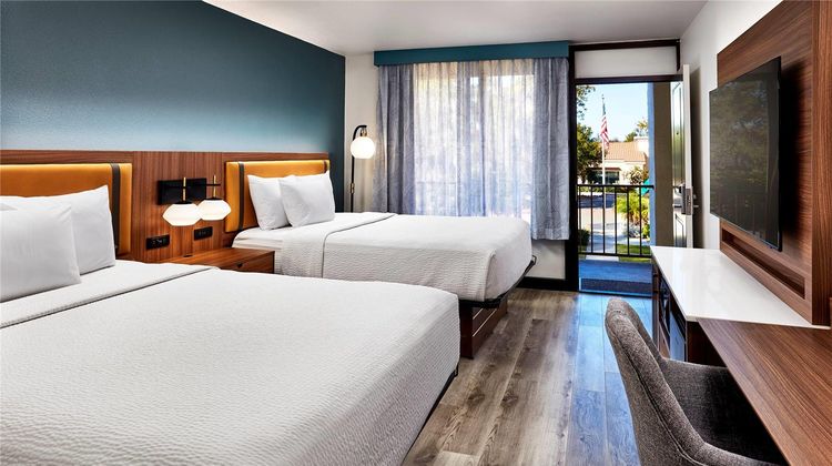 La Quinta Inn & Suites Thousand Oaks Room
