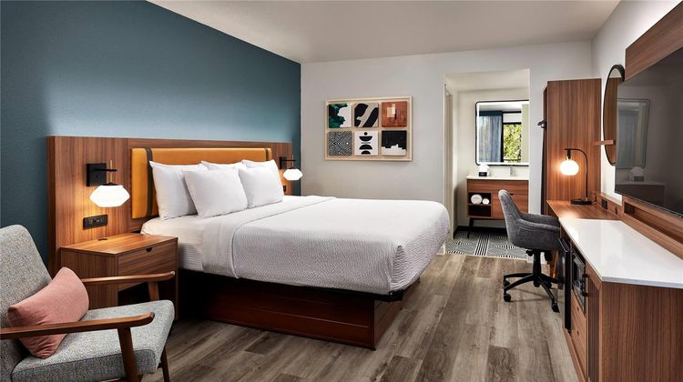 La Quinta Inn & Suites Thousand Oaks Room