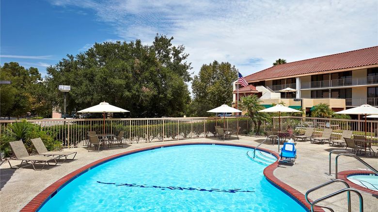 <b>La Quinta Inn & Suites Thousand Oaks Pool</b>. Images powered by <a href="https://iceportal.shijigroup.com/" title="IcePortal" target="_blank">IcePortal</a>.