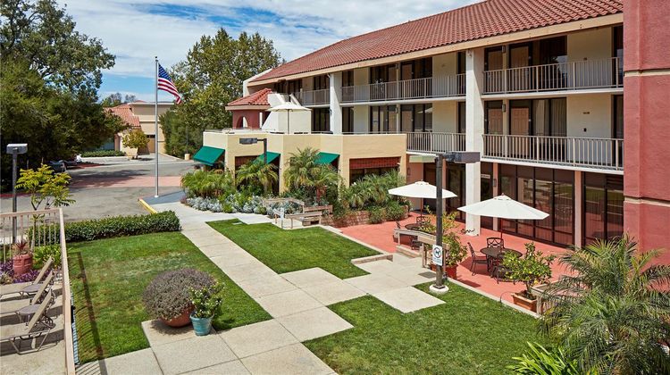 La Quinta Inn & Suites Thousand Oaks Exterior