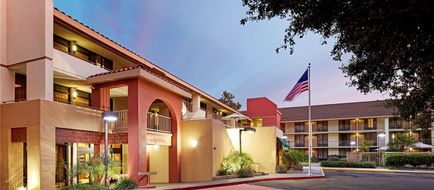 La Quinta Inn & Suites Thousand Oaks Exterior