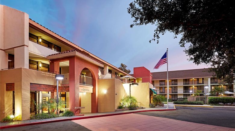 <b>La Quinta Inn & Suites Thousand Oaks Exterior</b>. Images powered by <a href="https://iceportal.shijigroup.com/" title="IcePortal" target="_blank">IcePortal</a>.
