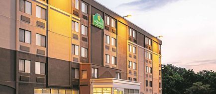 La Quinta Inn & Suites Baltimore North Exterior