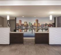La Quinta Inn & Suites Baltimore North Lobby