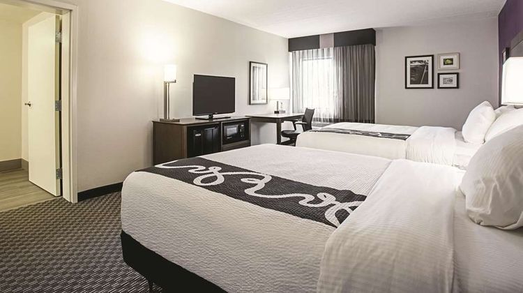 La Quinta Inn & Suites Baltimore North Room