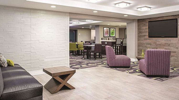 La Quinta Inn & Suites Baltimore North Lobby