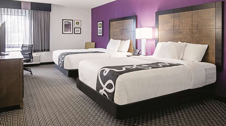 La Quinta Inn & Suites Baltimore North Room