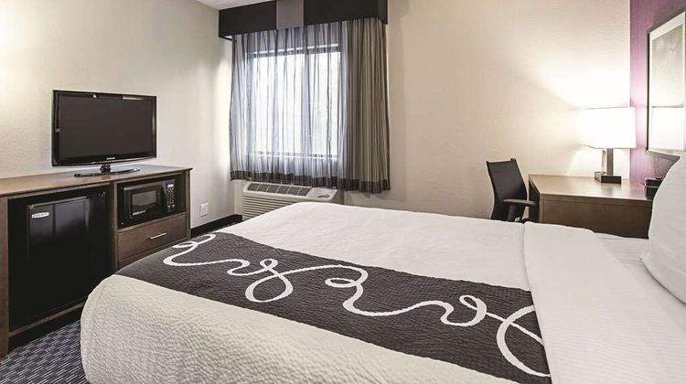 La Quinta Inn & Suites Baltimore North Room