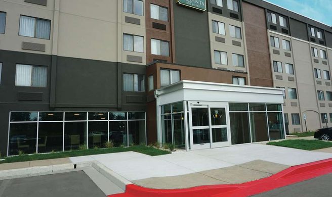 La Quinta Inn & Suites Baltimore North Exterior