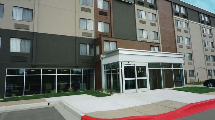 La Quinta Inn & Suites Baltimore North Exterior