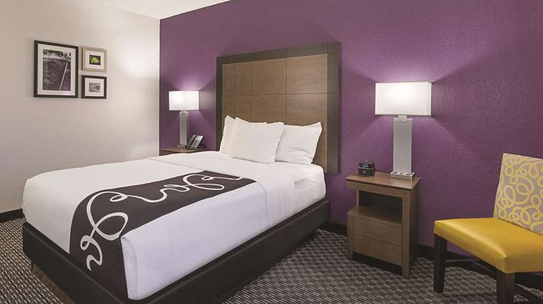 <b>La Quinta Inn & Suites Baltimore Airport Room</b>. Images powered by <a href="https://iceportal.shijigroup.com/" title="IcePortal" target="_blank">IcePortal</a>.