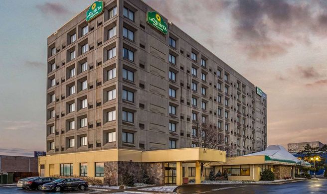 La Quinta Inn & Suites New Haven Exterior