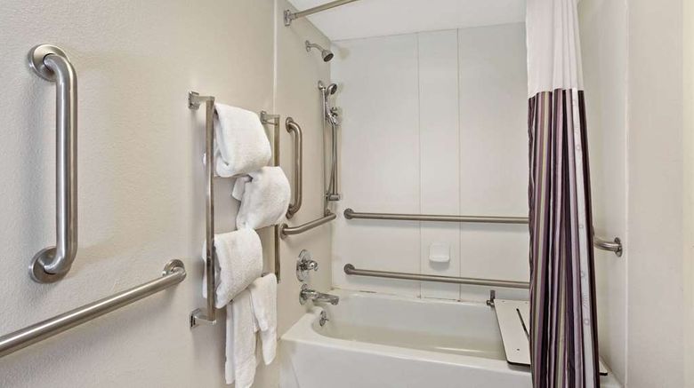 <b>La Quinta Inn & Suites New Haven Room</b>. Images powered by <a href="https://iceportal.shijigroup.com/" title="IcePortal" target="_blank">IcePortal</a>.
