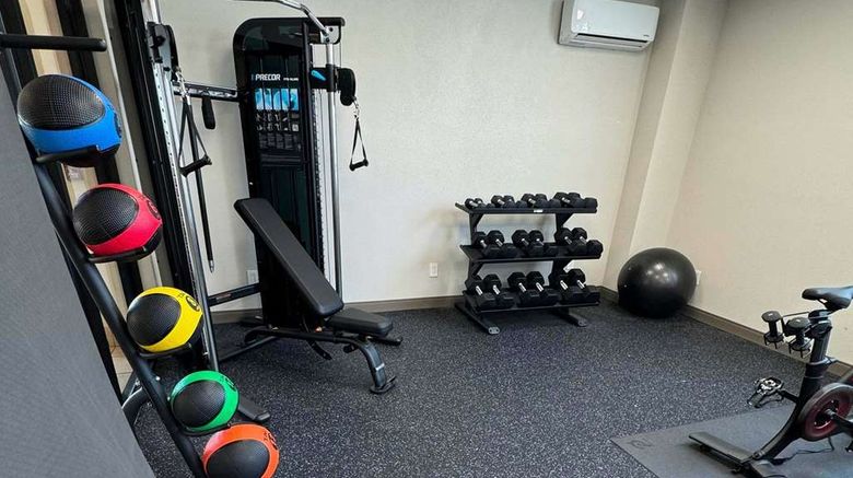 <b>La Quinta Inn & Suites New Haven Health</b>. Images powered by <a href="https://iceportal.shijigroup.com/" title="IcePortal" target="_blank">IcePortal</a>.