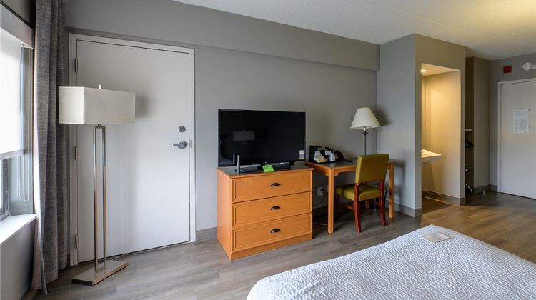 La Quinta Inn & Suites New Haven Room