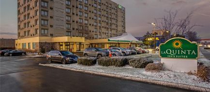 La Quinta Inn & Suites New Haven Exterior